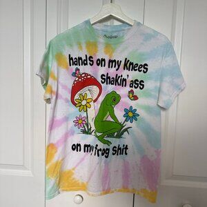 Spencers Hands on My Knees Frog Tshirt Size S Tie-Dye Summer Vacation